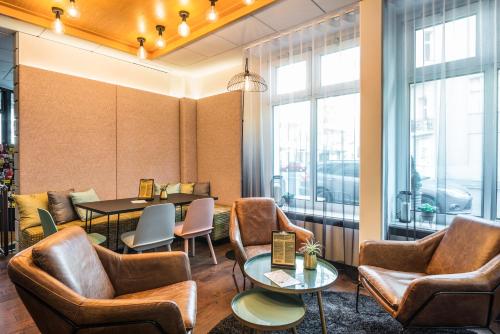 a waiting room with chairs and a table at Mercure Hotel Berlin Zentrum Superior in Berlin