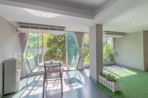 Svetainės erdvė apgyvendinimo įstaigoje Resortel Lat Phrao 91