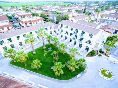an overhead view of a large building with palm trees at Sibari Residence in Marina di Sibari