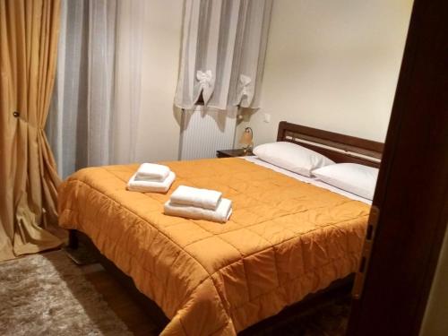 a bedroom with a bed with two towels on it at Tzelati Vytinas in Vitina