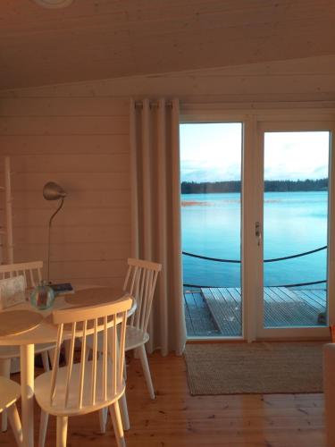 Bazén v ubytování Saunaboat Haikara nebo v jeho okolí