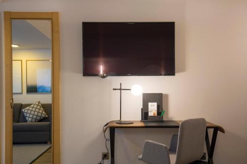  Yomo Centric -  Room  picture :   Minibar    Shower    Bath                           