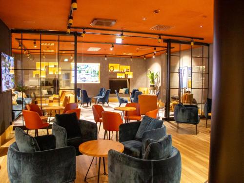 a lobby with chairs and tables and a waiting room at Original Sokos Hotel Seurahuone Savonlinna in Savonlinna
