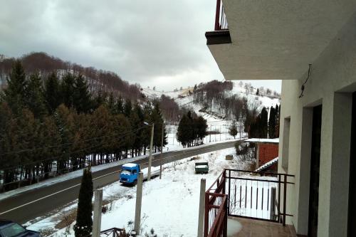 Apartments and Rooms Vicko im Winter