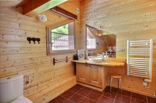 Koupelna v ubytování CHALET WIFI - LE BIOT - 8 PERSONNES - CHALET MORAND
