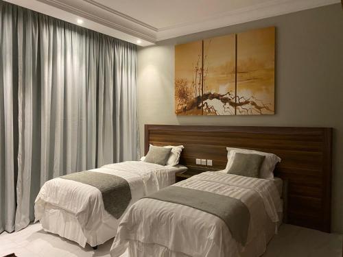 Kama o mga kama sa kuwarto sa Durrat Arak furnished apartments