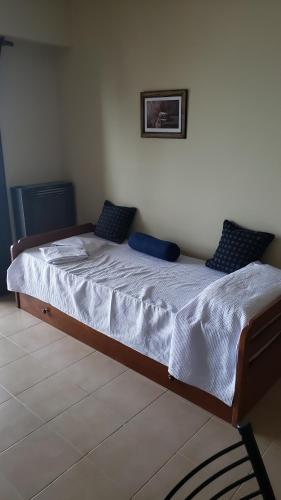 a large bed in a room with at Namalu3 in Puerto Madryn