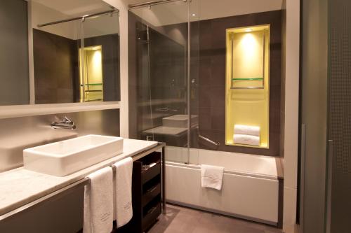 Koupelna v ubytování Sixtytwo Hotel