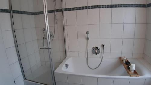 Um banheiro em Ferienwohnung Schöne Aussicht Bad Camberg