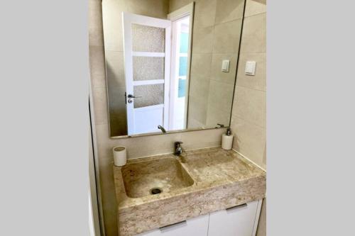 32 Top - Center of Lisbon Duplex Apartment, Barrio Alto