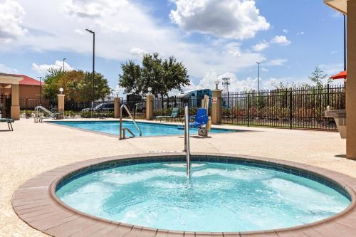 a swimming pool with a fountain in the middle at Candlewood Suites Houston - Spring by IHG in Houston