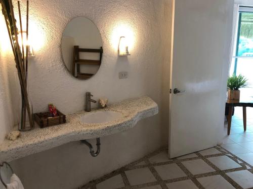 Ванная комната в Pearl Bay Villas