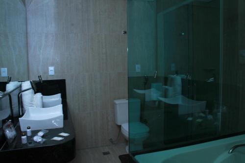 Un baño de Hotel Saron