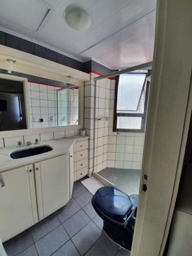 a bathroom with a toilet and a sink at Manhattan Apart Hotel in Porto Alegre