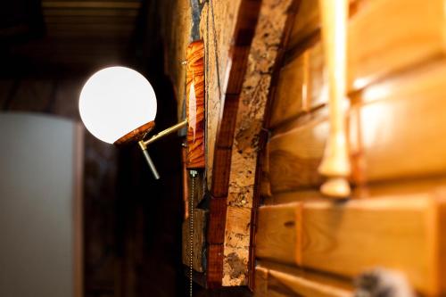 a light attached to a wooden wall at Smerekova Hata in Yablunytsya