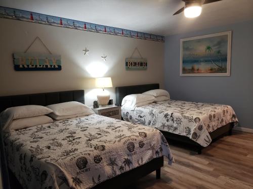 a bedroom with two beds in a room at Ashley Brooke Beach Resort in Deerfield Beach