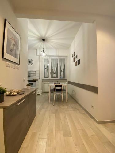 Una cocina o zona de cocina en GUEST HOUSE KINGA