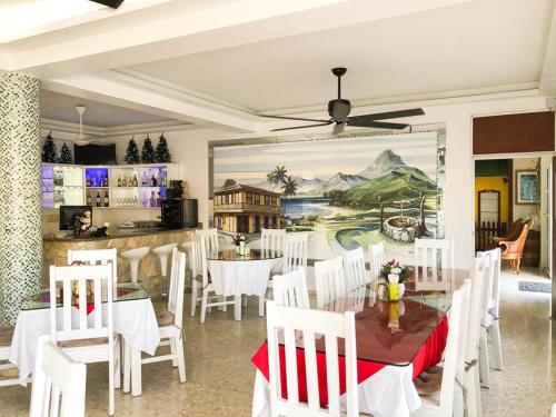 Hotel Sinaiにあるレストランまたは飲食店