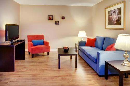 Χώρος καθιστικού στο Travelodge Hotel by Wyndham Sudbury