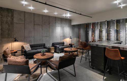 a tasting room with couches and tables and chairs at Wine Stone Inn in Santa Maria