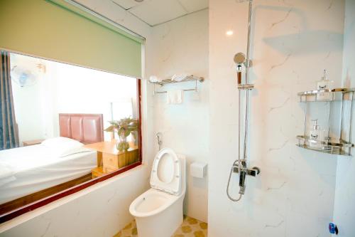 Phòng tắm tại Việt Anh Hotel