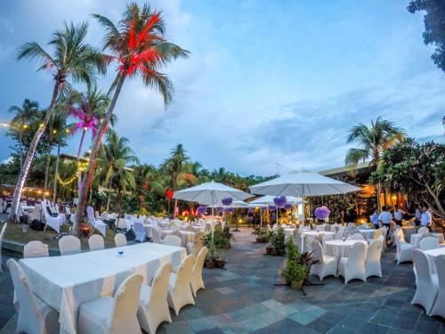 Restaurace v ubytování Palm Beach Resort & SPA