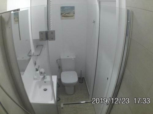 Bilik mandi di Rent0nline Brwinow Rooms