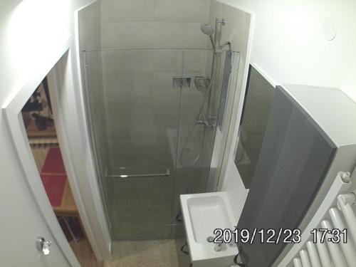 Kúpeľňa v ubytovaní Rent0nline Brwinow Rooms