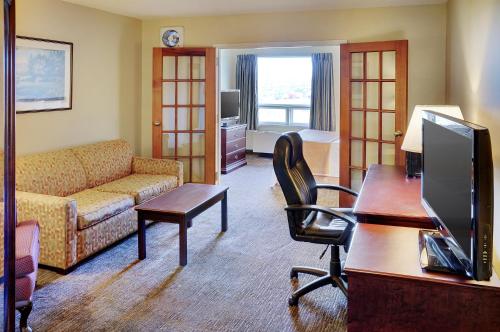 Μια τηλεόραση ή/και κέντρο ψυχαγωγίας στο Travelodge Hotel by Wyndham Sudbury