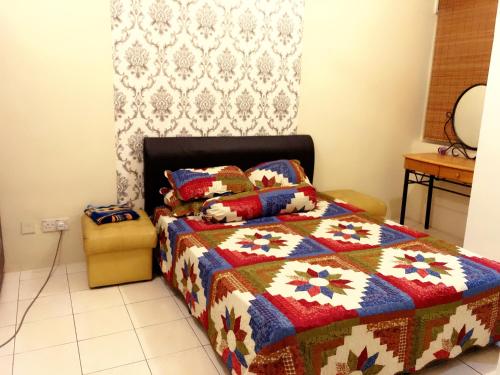 En eller flere senge i et værelse på IRWAN FAIZ GUEST & HOMESTAY