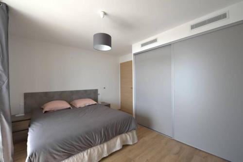 Ένα ή περισσότερα κρεβάτια σε δωμάτιο στο Bel appartement vue mer Porto Vecchio