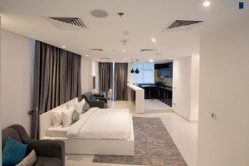 Ένα ή περισσότερα κρεβάτια σε δωμάτιο στο Samaya Hotel Apartment Dubai