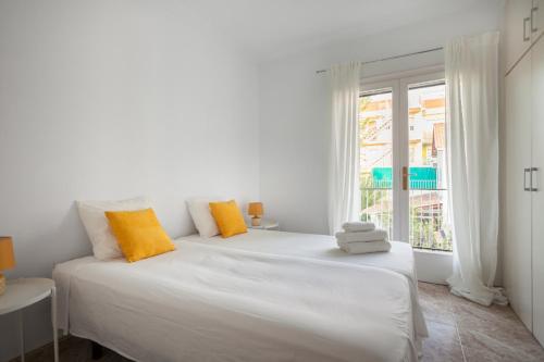 A bed or beds in a room at Magnífica casa al lado de la playa