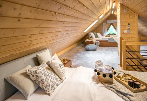a room with a bed in a log cabin at Gruszowa Villa in Kalwaria Pacławska