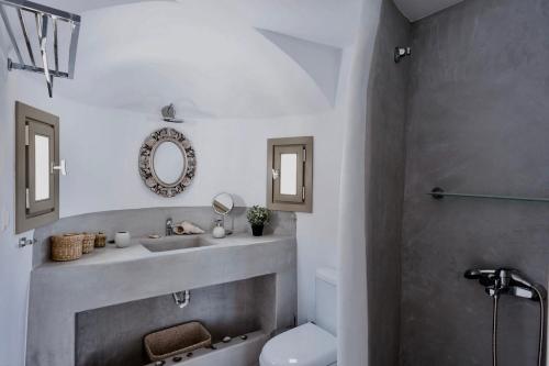 Ένα μπάνιο στο Miramare Suites Mykonos