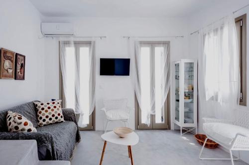Μια τηλεόραση ή/και κέντρο ψυχαγωγίας στο Miramare Suites Mykonos