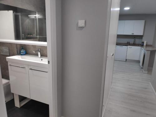  SUITEDREAMS - Boigues 3 -  Room  picture :   Shower    Hairdryer    Iron                           