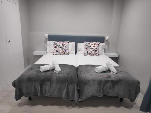  SUITEDREAMS - Boigues 3 -  Room  picture :   Shower    Hairdryer    Iron                           