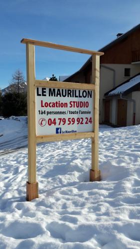 Le Maurillon في Saint-Pancrace: لافتة لمتجر متخصص في تحديد مواقع التلاعب بالثلج