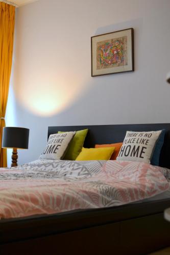Postel nebo postele na pokoji v ubytování City Center Lovely Studio Apartment