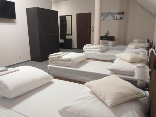 Postel nebo postele na pokoji v ubytování Sum Restauracja & Hotel