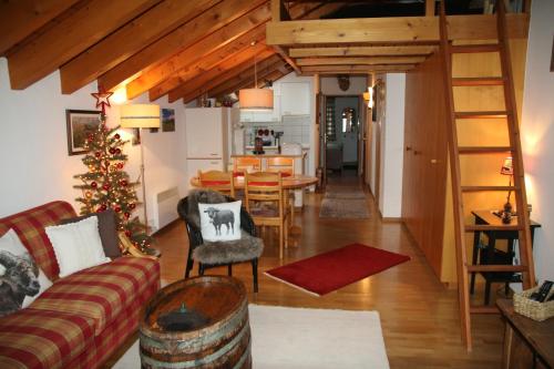 a living room with a christmas tree and a table at Rodasia in Verbier
