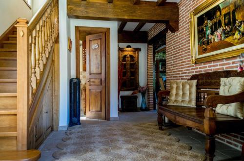 a hallway with a staircase and a room with a bench at Mirador de Ceballos in Sarceda