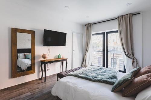 A bed or beds in a room at La Suite al Vaticano