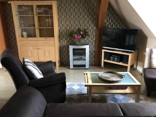 a living room with a couch and a tv at Haus am Markt in Königstein in der Oberpfalz