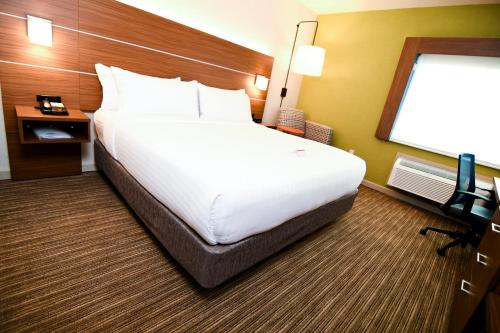a large white bed in a hotel room at Holiday Inn Express Hotel & Suites Port Clinton-Catawba Island by IHG in Port Clinton