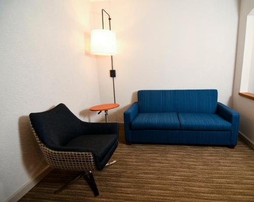a blue couch and a chair in a room at Holiday Inn Express Hotel & Suites Port Clinton-Catawba Island by IHG in Port Clinton