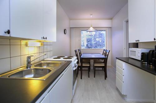 Dapur atau dapur kecil di Kalustettu kolmio Alfred