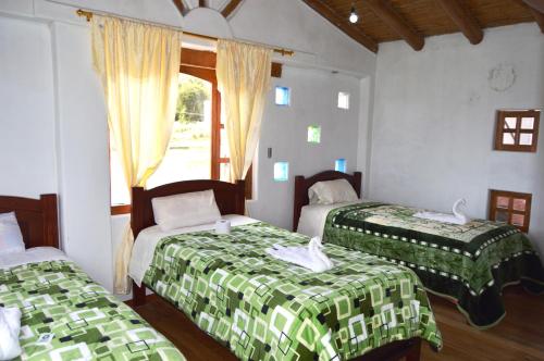 Un pat sau paturi într-o cameră la Quilotoa Green Lake