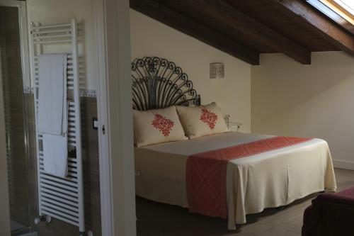 a bedroom with a bed in a room at Inghirios Wellness Country Resort in Santa Maria la Palma